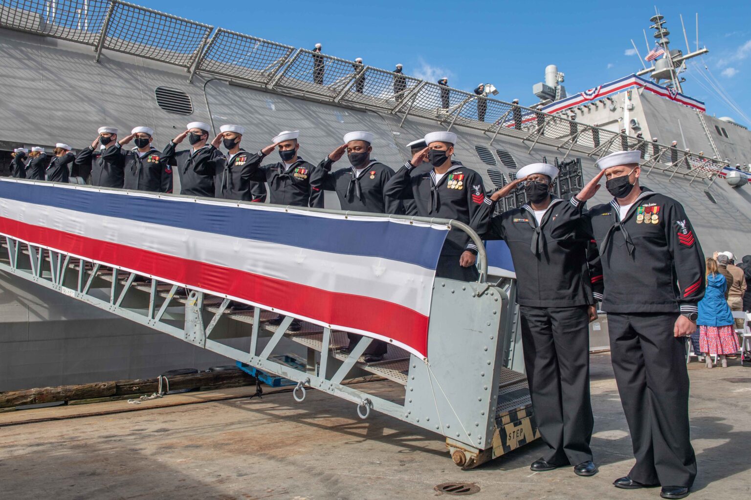 BRUNSWICK, Ga., (Feb. 5, 2022) Sailors assigned to Independence-variant littoral combat ship USS Savannah (LCS 28) man the rails during Savannah's commissioning ceremony. Savannah is the Navy's 14th Independence-variant littoral combat ship. (U.S. Navy Photo by Mass Communication Specialist 2nd Class James S. Hong)
