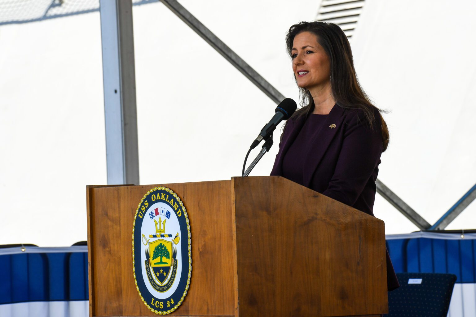 210417-N-YS140-080

Oakland, Calif. (April 17, 2021) Oakland Mayor Libby Schaff provides opening remarks at the USS Oakland (LCS 24) commissioning ceremony. The LCS is a fast, agile, mission-focused platform designed to operate in near-shore environments, while capable of open ocean tasking. The LCS can support forward presence, maritime security, sea control, and deterrence. Oakland will be homeported San Diego. (U.S. Navy photo by Chief Mass Communication Specialist John Pearl)