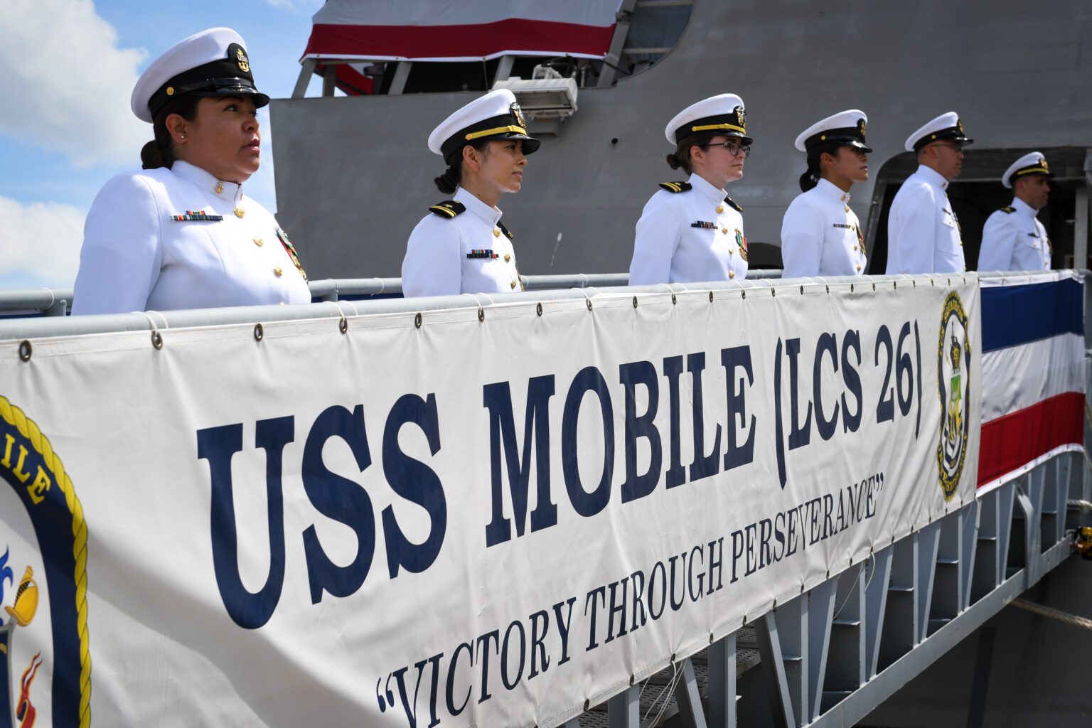 210522-N-SB299-1895

MOBILE, Ala. (May 22, 2021) – The crew of USS Mobile (LCS 26), man the ship during the commissioning ceremony of Mobile. Mobile is the Navy’s 13th Independence-variant littoral combat ship. (U.S. Navy photo by Mass Communication Specialist 2nd Class Alex Millar/Released)